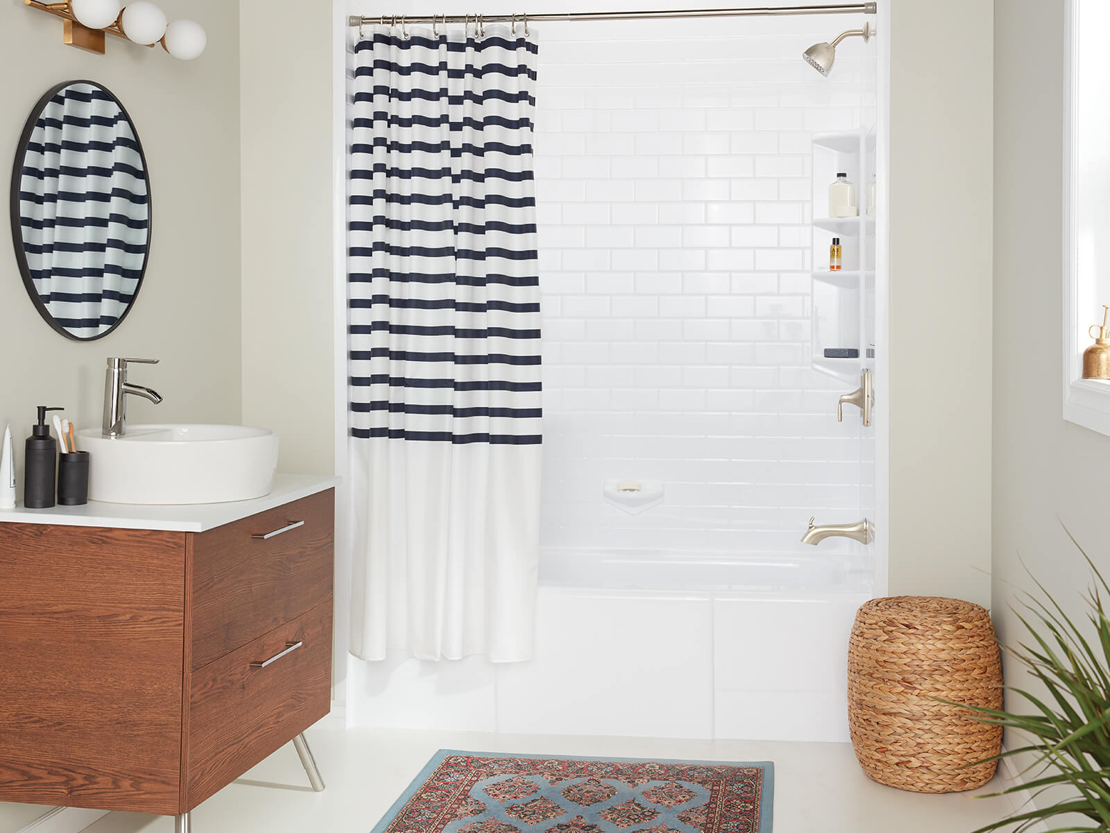 https://www.bathfitter.com/wp-content/uploads/2020/09/bathtub-modern-savona-white.jpg