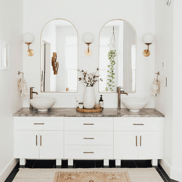 https://www.bathfitter.com/wp-content/uploads/2021/03/gatsby-inspired-bathroom-with-bronze-faucets-1x1-1.png